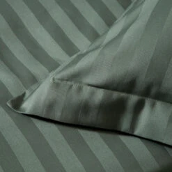 Damai Dekbedovertrek Katoen-satijn - 260x260/220cm - Groen Gestreept 6 Damai Dekbedovertrek Katoen-satijn - 260x260/220cm - Groen Gestreept -Woninginrichting Winkel 1000030671 0102