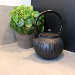 Orange85 Gietijzeren Theepot Aziatisch 1.2L Bol Streeppatroon Zwart Gietijzer -Woninginrichting Winkel 1000033127 0111