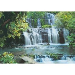 Komar Fotobehang - Pura Kaunui Falls - Groen - 368 X 254 Cm - 610938