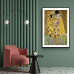 Walljar - Gustav Klimt - De Kus - Poster Met Lijst / 50 X 70 Cm -Woninginrichting Winkel 1000091300 0103