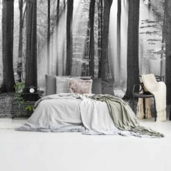 Fotobehang Zonlicht In Loofbos 260x384 Cm Zwart-Wit