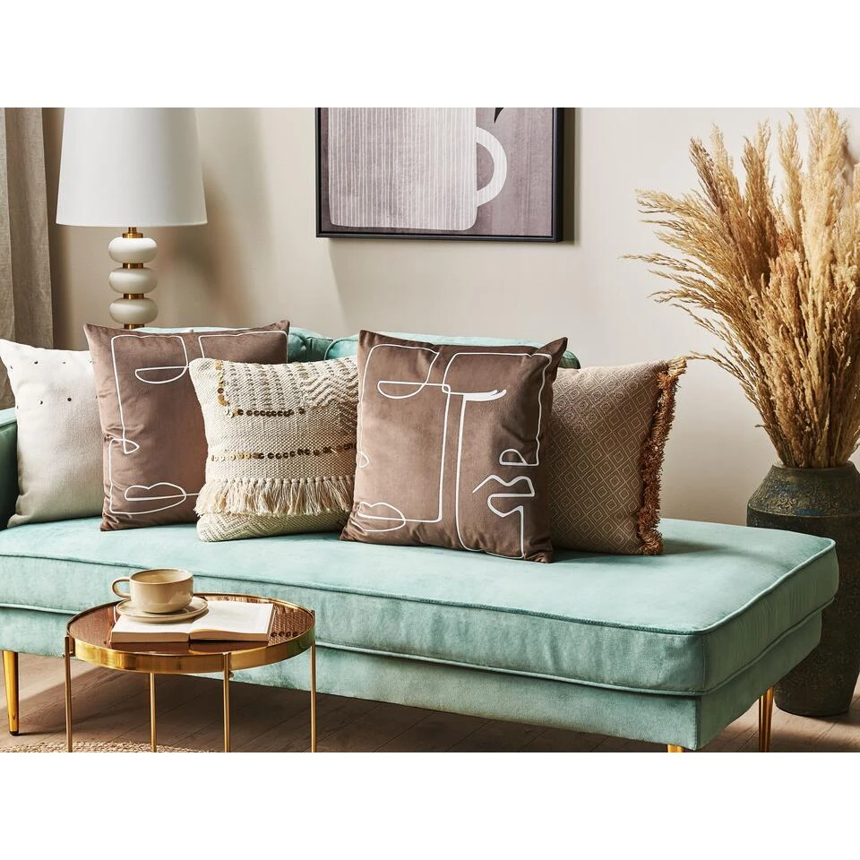 Beliani Sierkussen PHILODENDRON - Bruin Fluweel 2 Beliani Sierkussen PHILODENDRON - Bruin Fluweel - Afbeelding 2